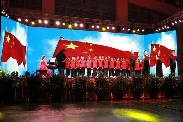 8 配乐诗朗诵《我爱你中国》