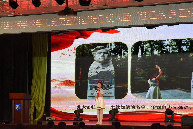 市教育局红色教育宣讲团成员黄钰凌同学正在宣讲中.JPG